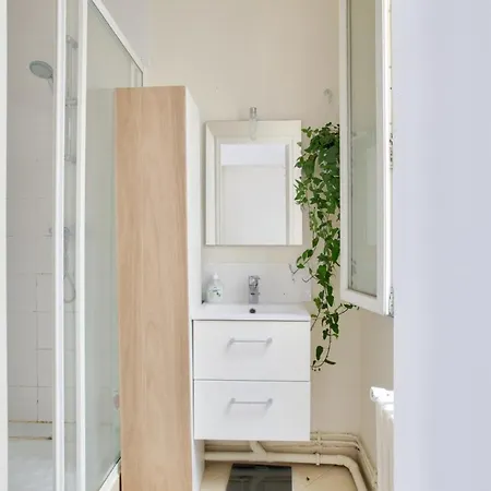 Bright Apartment In Republique アパート *