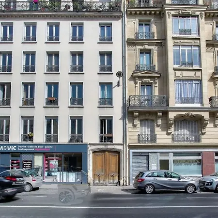 Bright Apartment In Republique パリ